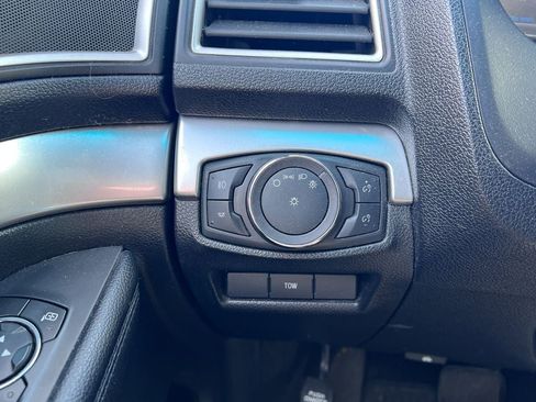 Used 2016 Ford Explorer XLT w/ Equipment Group 202A AWD/4WD image 27