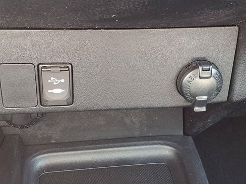 Used 2018 Toyota RAV4 LE FWD image 20