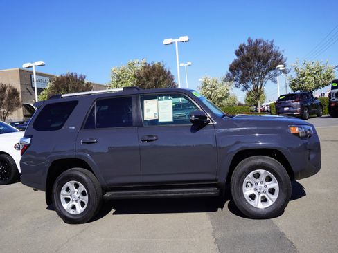 Used 2024 Toyota 4Runner SR5 Premium image 4