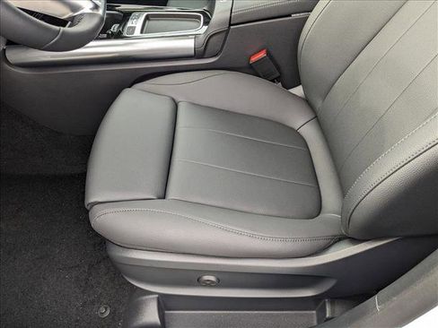 Certified 2025 Mercedes-Benz GLA 250 image 4