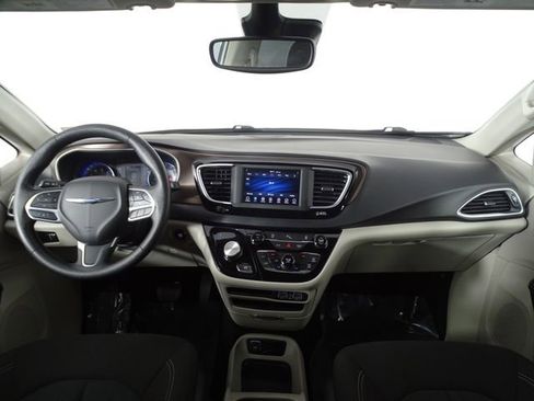 Used 2021 Chrysler Voyager L FWD image 26