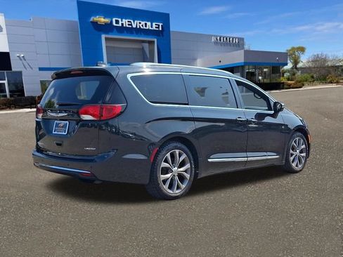 Used 2020 Chrysler Pacifica Limited FWD image 25