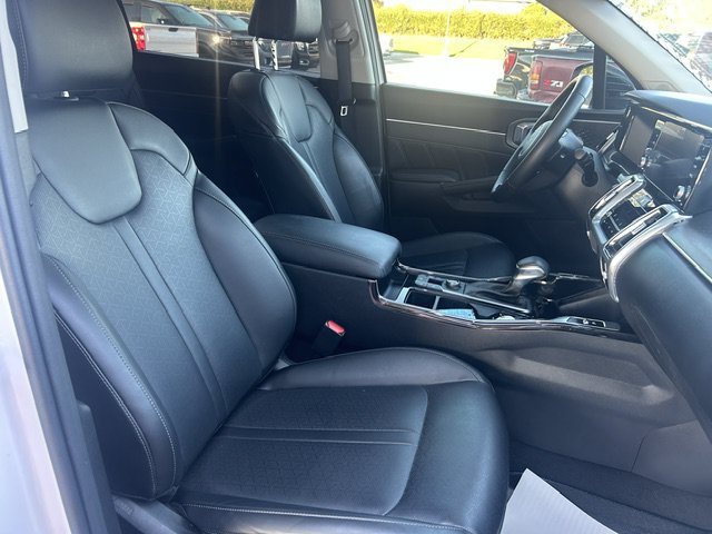 Used 2023 Kia Sorento SX AWD/4WD image 16