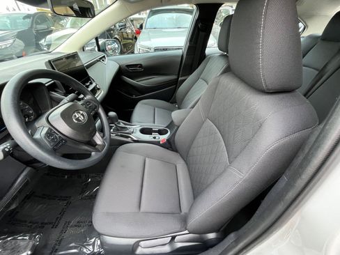 Used 2025 Toyota Corolla LE image 27