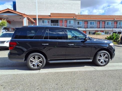 Used 2022 Ford Expedition Limited image 26