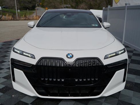 Used 2023 BMW 760i xDrive w/ Executive Package AWD/4WD image 14