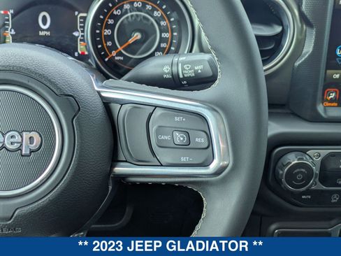 Used 2023 Jeep Gladiator Overland AWD/4WD image 28