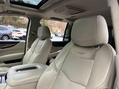 Used 2019 Cadillac Escalade ESV Luxury image 15