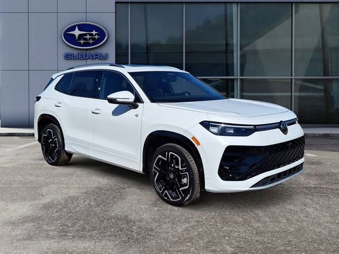 Used 2026 Volkswagen Tiguan SEL R-Line image 2