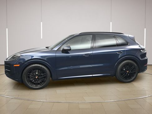 Certified 2026 Porsche Cayenne GTS AWD/4WD image 3