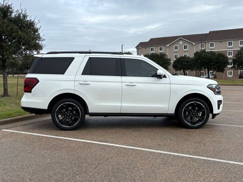 Used 2023 Ford Expedition Limited image 4