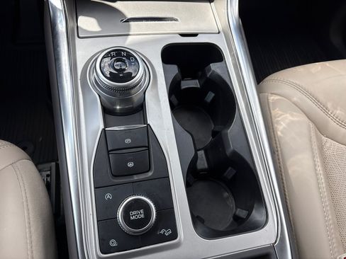 Used 2023 Ford Explorer Platinum w/ Technology Package AWD/4WD image 21