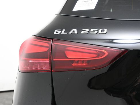 Used 2025 Mercedes-Benz GLA 250 4MATIC image 12