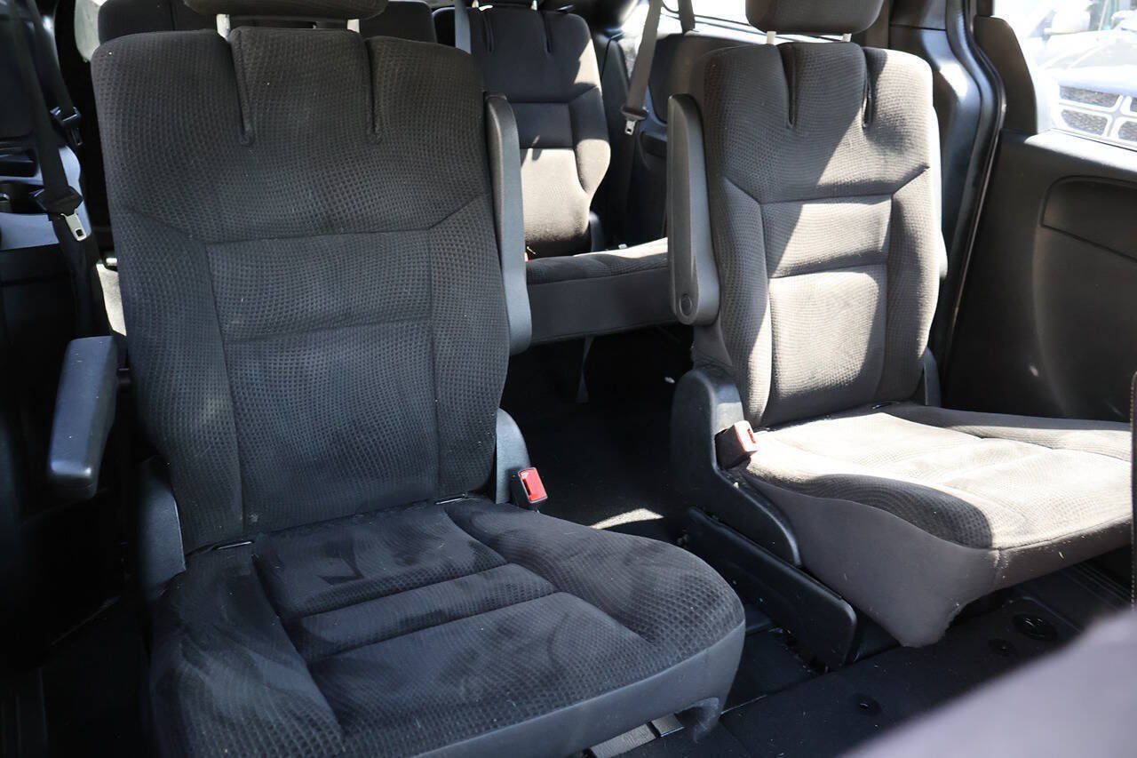 Used 2018 Dodge Grand Caravan SE FWD image 23