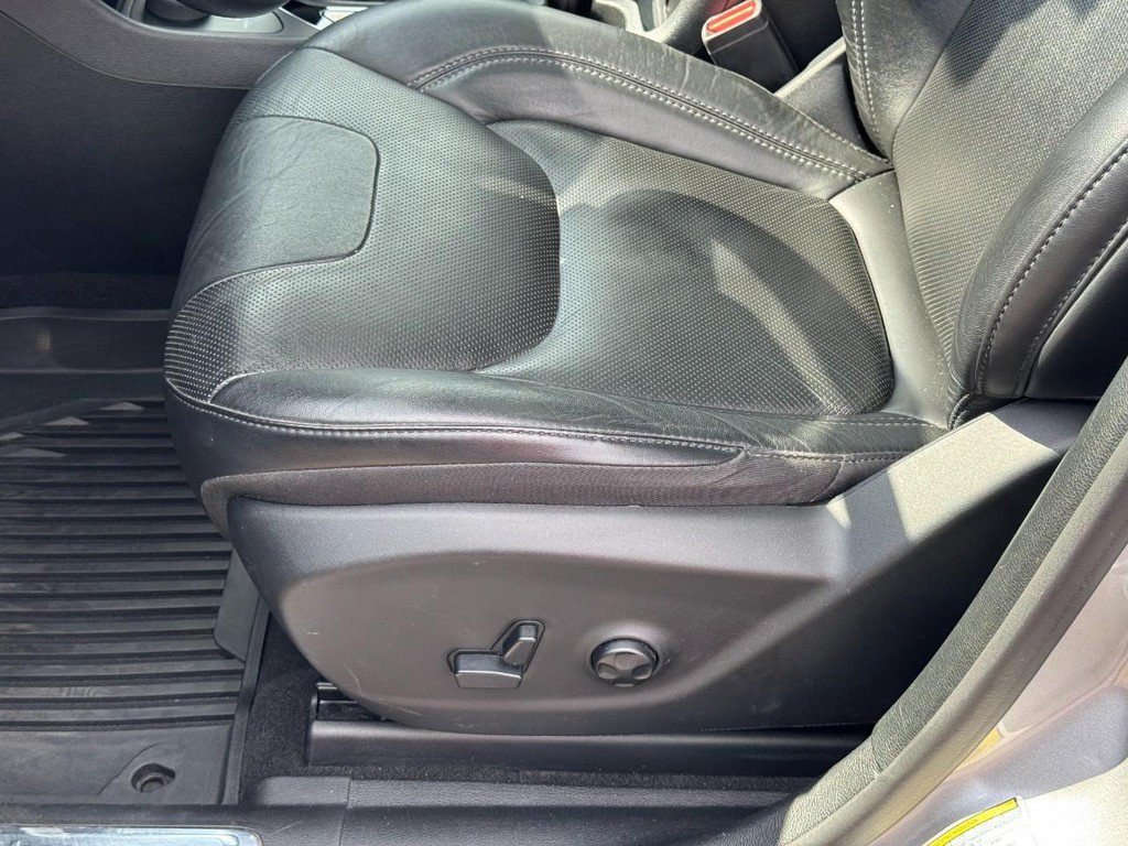 Used 2021 Jeep Cherokee Limited AWD/4WD image 24