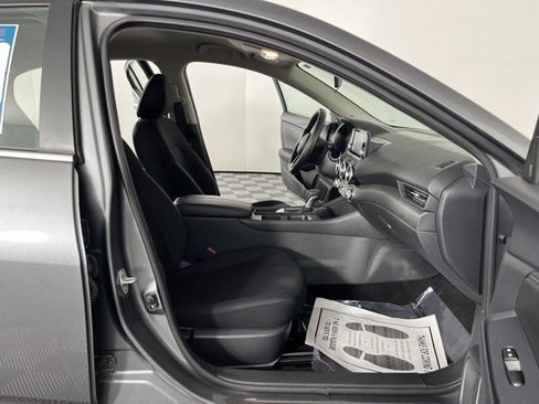 Used 2025 Nissan Sentra S FWD image 34
