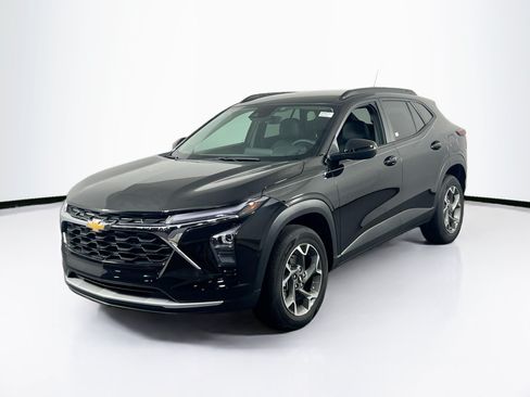 Used 2025 Chevrolet Trax LT w/ LT Convenience Package FWD image 1