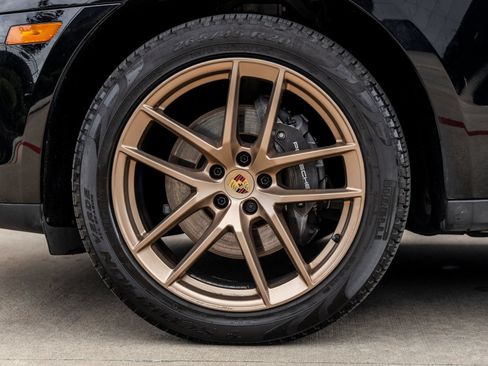 Certified 2023 Porsche Macan AWD/4WD image 15