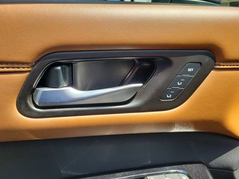 Used 2024 Nissan Pathfinder Platinum FWD image 19