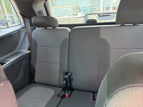 Used 2023 Chevrolet Traverse LT FWD image 16