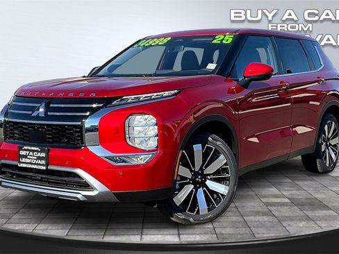 New 2025 Mitsubishi Outlander SE image 2