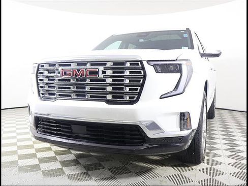 Used 2024 GMC Acadia Denali AWD/4WD image 2