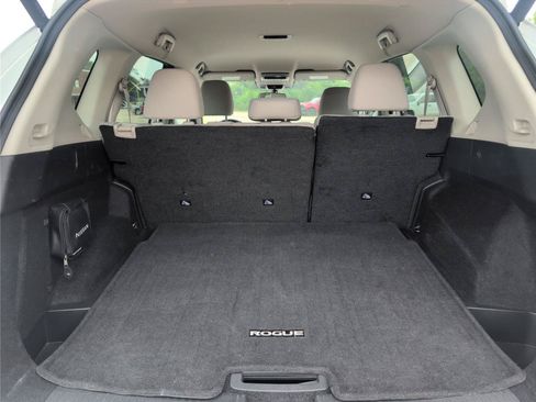 Used 2025 Nissan Rogue SV FWD image 5