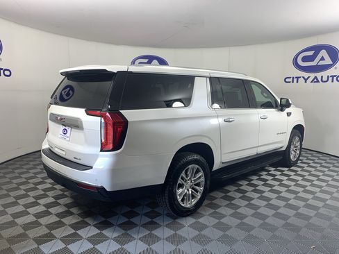 Used 2023 GMC Yukon XL SLT AWD/4WD image 3