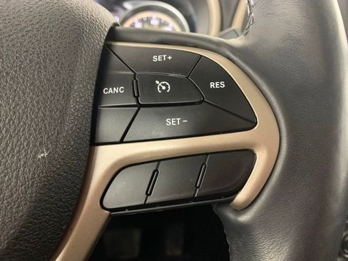 Used 2018 Jeep Cherokee Limited w/ Trailer Tow Group image 19