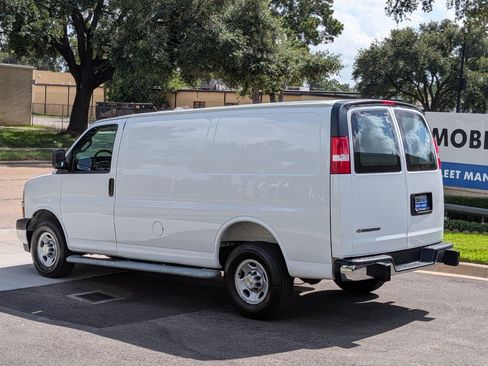 Used 2025 Chevrolet Express 2500 w/ Driver Convenience Package RWD image 7