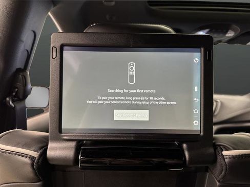 New 2026 Chrysler Pacifica Limited w/ Uconnect Theater Family Group image 12