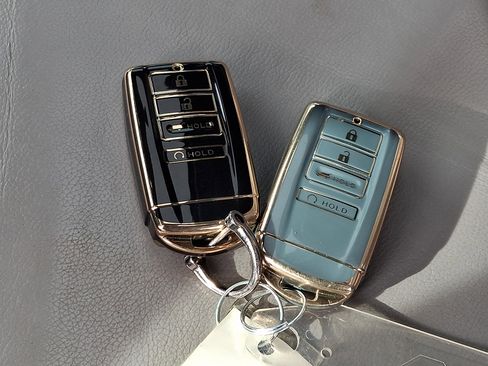 Used 2018 Acura MDX SH-AWD image 3