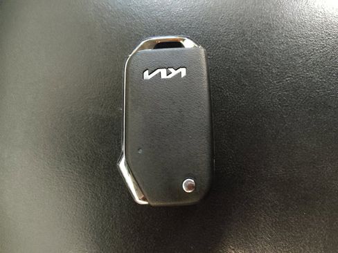 Used 2023 Kia Sorento LX FWD image 32