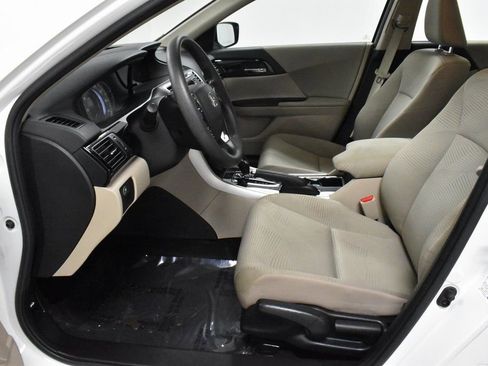 Used 2017 Honda Accord LX image 12