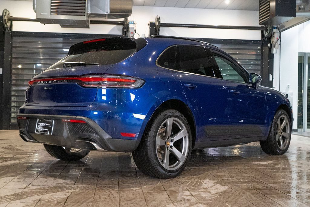 Certified 2025 Porsche Macan AWD/4WD image 10