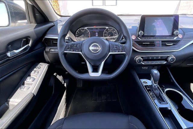 Certified 2024 Nissan Altima 2.5 SV FWD image 4