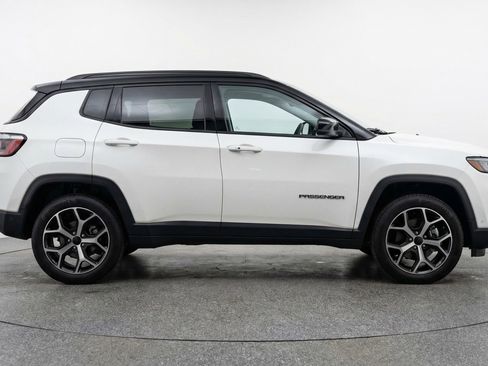 Used 2025 Jeep Compass Limited image 11