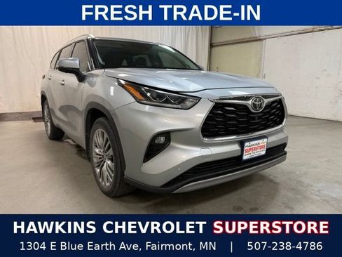 Used 2024 Toyota Highlander Platinum AWD/4WD image 1