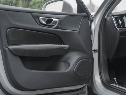 Used 2025 Volvo V60 B5 Cross Country Plus image 35