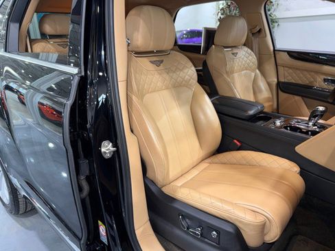 Used 2017 Bentley Bentayga image 58