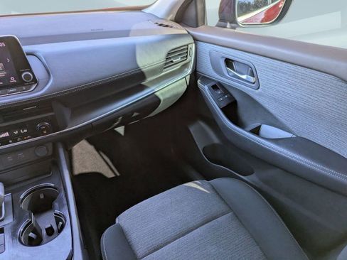 Used 2023 Nissan Rogue SV FWD image 18