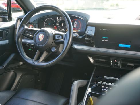 Certified 2024 Porsche Cayenne AWD/4WD image 18