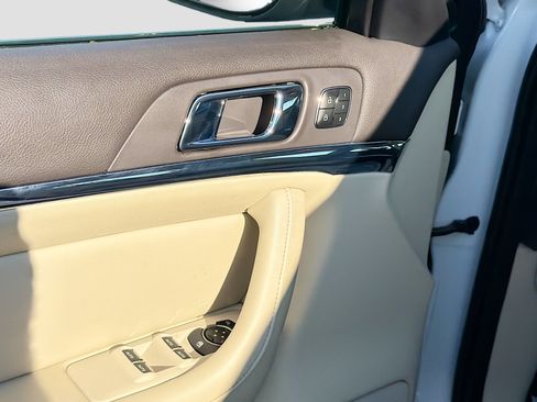 Used 2013 Lincoln MKS image 19