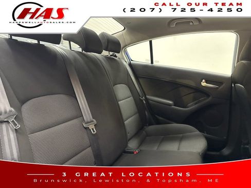 Used 2017 Kia Forte LX image 11