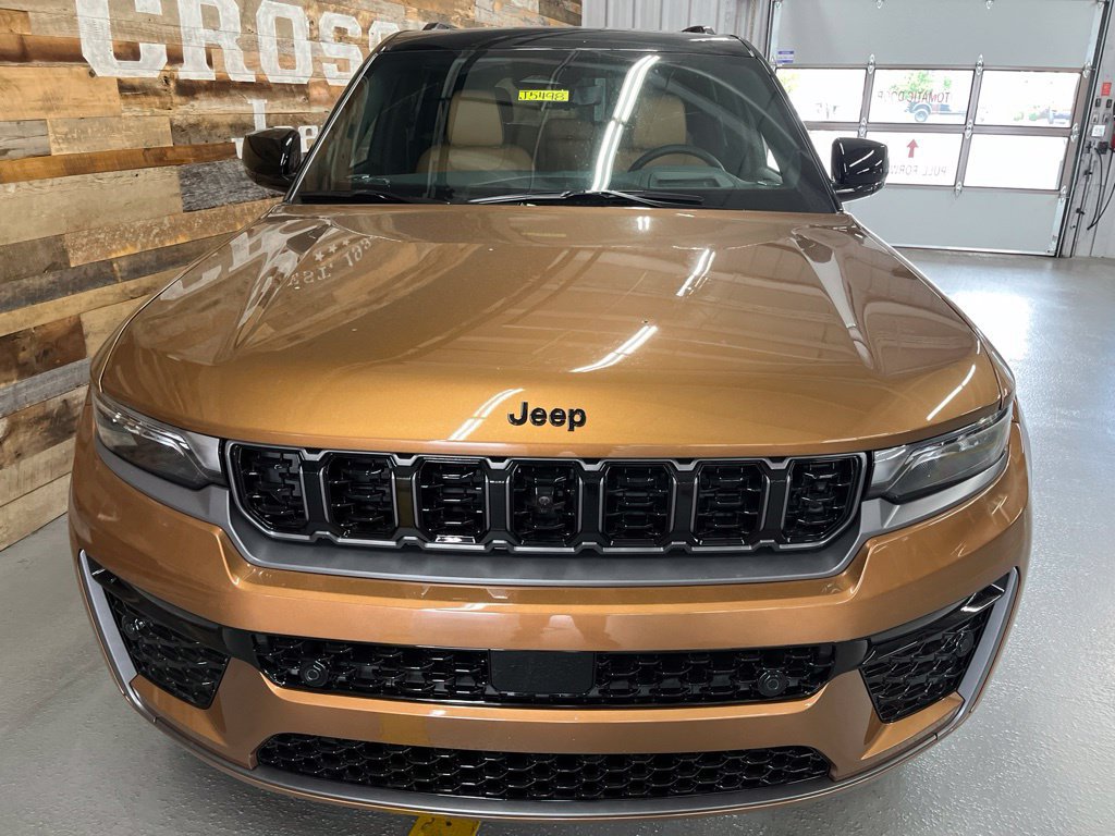 New 2027 Jeep Grand Cherokee Summit w/ Adv Protech Group IV AWD/4WD image 8