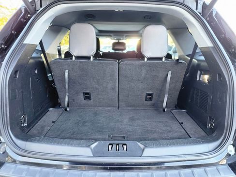 Used 2022 Ford Explorer XLT w/ Equipment Group 202A image 33