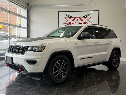 Used 2017 Jeep Grand Cherokee Trailhawk image 3