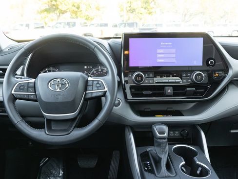 Certified 2026 Toyota Highlander XLE AWD/4WD image 26