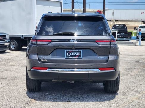 Used 2022 Jeep Grand Cherokee Laredo w/ Luxury Tech Group I AWD/4WD image 6