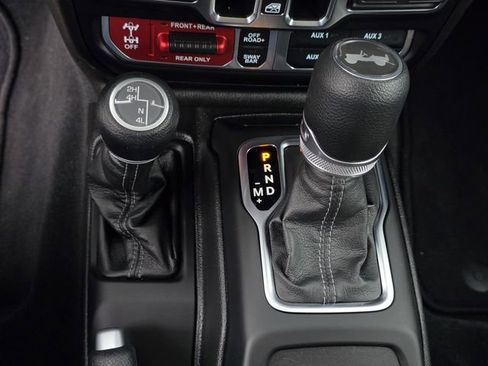 Used 2025 Jeep Wrangler Unlimited Rubicon AWD/4WD image 24